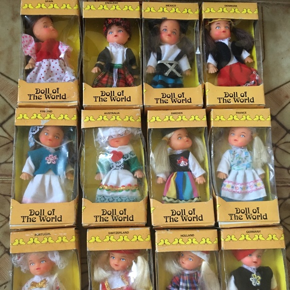 Set 12 Dolls of the World - Picture 1 of 5